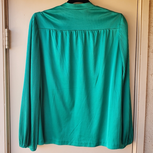 Vintage Emerald Silky Stylish Top - Picture 3 of 7